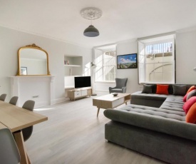 Luxury 2 bedroom Clifton flat with free parking