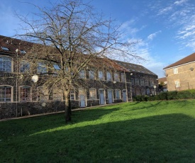 Superb Peaceful 1 bed apartment in St George.