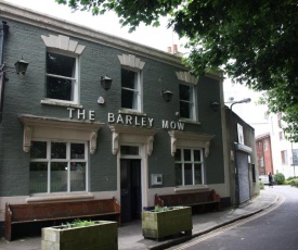 The Barley Mow centrally located 3 bed apartment