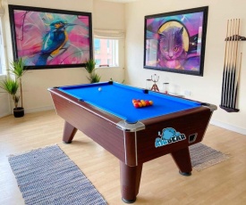 The Urban Retreat - Pool Table & Balcony - Adults Only