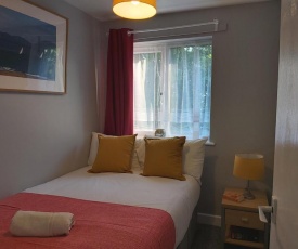 The Maltings - Huku Kwetu Dunstable - Spacious Business Travellers- 2 Bedroom 2nd floor Serviced Apartment -Private Parking- Free Wifi