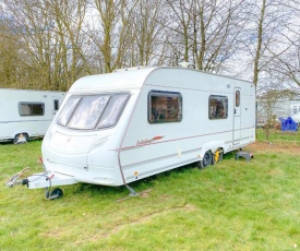 StayZo A Comfy Touring Caravan - with Free Wi-Fi in the Chiltern Hills