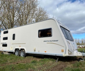 StayZo Large Modern, fully equipped Caravan at family friendly site - with Free Wi-Fi and Parking