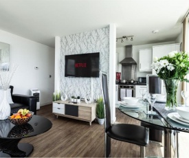 2 Bedroom 2 Bathroom Apartment in Central Milton Keynes with Free Parking - Contractors, Relocation, Business Travellers