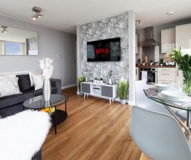 2 Bedroom 2 Bathroom Apartment in Central Milton Keynes with Free Parking and Smart TV - Contractors, Relocation, Business Travellers