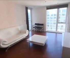 2 Bedroom Luxury Apt at The Hub - Free parking, Wi-Fi, Netflix