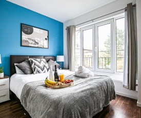 6 Bedroom 2.5 Bathroom House (sleeps 12) near Central MK with Free Parking, Garden & Smart TV with Netflix - Perfect for Contractors and Large Groups by by Yoko Property