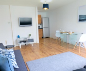 Central Apartment With Free Parking - By Doze