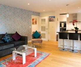 City Centre Penthouse with Terrace 5 mins walk to Colleges & Sleeps 6