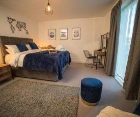 Luxury King Bed Apartment & FREE PARKING