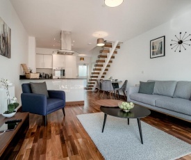 Tailored Stays - Flamsteed Duplex Apartment