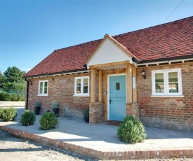 Wonderful Holiday Home in Linton Kent with Covered Pool