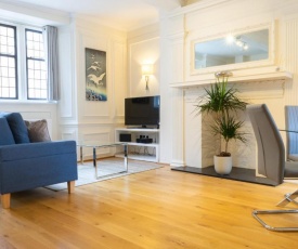 Executive City Centre Apartment with Gated Parking and Stylish Rooms includes Privacy and Space with Luxury Feel plus Courtyard Garden in Amazing Location and Very Highly Rated