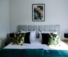 IMPRESSIVE BRIGHT AnD CONTEMPORARY APARTMENT SLEEPS 6