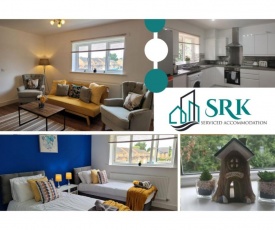 Luxury Apt 2 Bedroom, 2 Bathroom & 2 Parking by Srk Accommodation