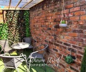 Catherine Street. A delightful Chester town house, Close to the city!