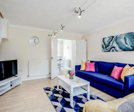 STUNNING 3BR, 3BA House in Luton!- Business & Leisure -Free Parking, Garden, Close to M1 & Luton Airport, by Jesswood Properties