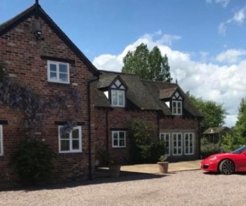 Character Farmhouse in the heart of Cheshire