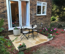 Cheshire Garden Apartment - Nr MAN Airport/MCR