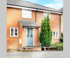 NEW - Immaculate 2 bed House with parking