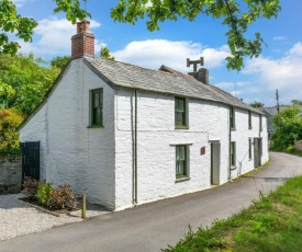 Luxurious Holiday Home with Garden at Cornwall