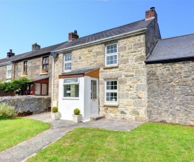 Modern holiday home in Camborne with Garden