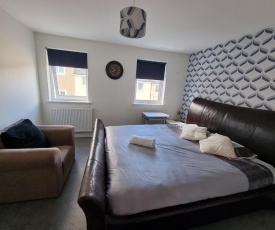 Superking Bedroom Close To The A30 Camborne