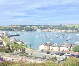 Harbour Cottage-STUNNING VIEW! Central Falmouth GARDEN COTTAGE