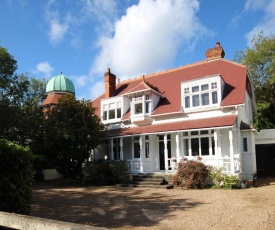 Beautiful 5 Bedroom House overlooking the Thames