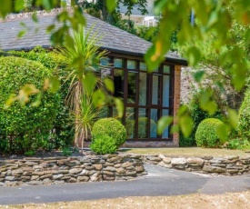 Luxury Summerhouse Annexe in lush gardens in Fowey