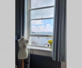 The Bank Flats Vyvyan-Lively, seaview apt, central FALMOUTH