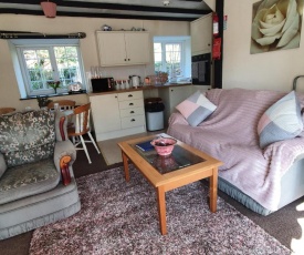 Trelawney Cottage, Sleeps up to 4, Wifi, Fully equipped