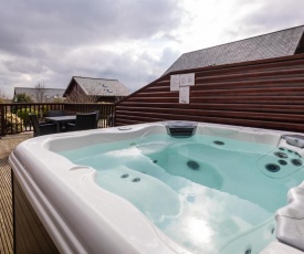 Vercana - 2 Bed Lodge with Hot Tub at Retallack Resort & Spa