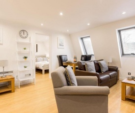 Central 3 bed apartment at Regents Court, Newbury