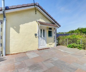 Cozy Holiday Home in Looe near River