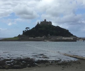 Marazion Courtyard Flat