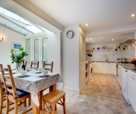 Beautiful home in Padstow with garden