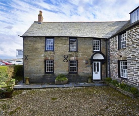 Padstow Villa Sleeps 10 with WiFi