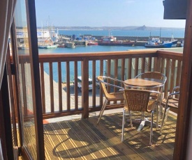 Penthouse 3 - Spacious Harbourside Apartment with Stunning Sea Views