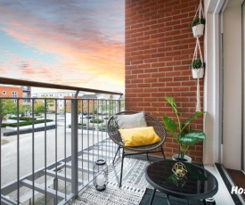 Lily Apartment - Beautiful Balcony & Parking