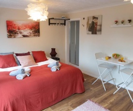 New Roomy Rooms in Reading