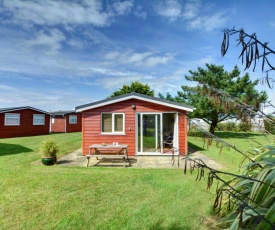 Spacious chalet near Saint Merryn with Garden