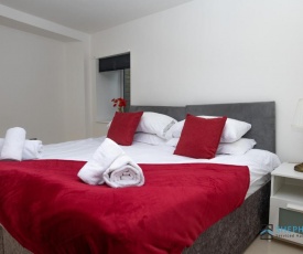 Reading City Centre Apartment with Garden by Shepherd Serviced Apartments