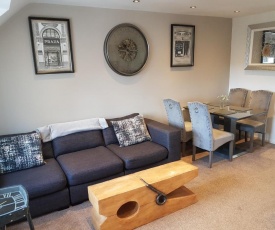 Bowness On Windermere, Lovely Apartment for 4 With Parking