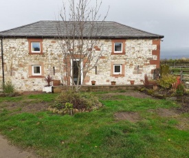 Cosy 2-Bed Cottage with Garden near Carlisle