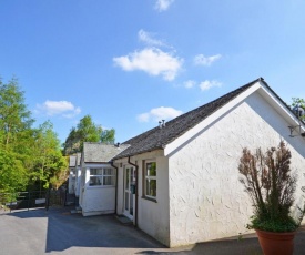 Cozy Holiday Home with Manicured Garden at Chapel Stile