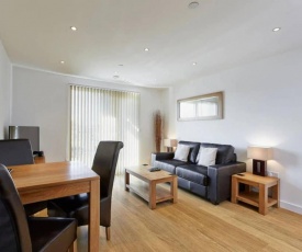 MODERN APARTMENT at SLOUGH STATION, LONDON IN 18 MINS!