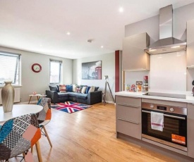 Spacious and Immaculate London-themed home with balcony for you!