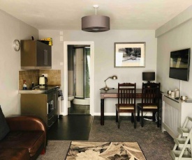 Nr WINDSOR stunning 1 bedroom self contained property in Burnham near Heathrow