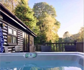 Mistletoe One Luxury Lodge with Hot Tub Windermere